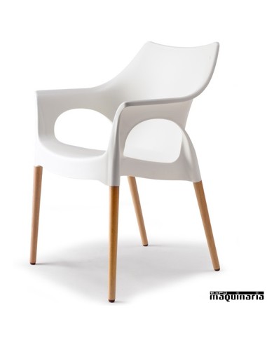 Sillón AGOLA con patas de madera de haya