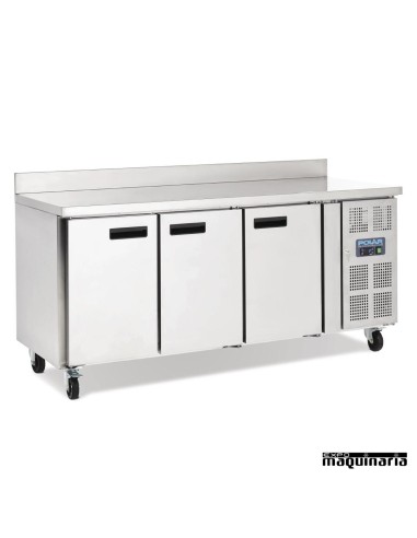 Mostrador refrigerado NIDL915 con peto de 3 puertas y 417 litros