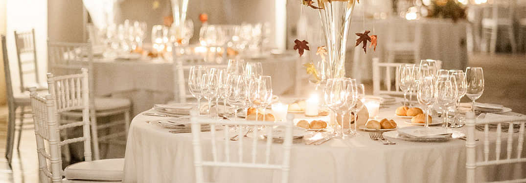 disposicion de mesas para un banquete de boda