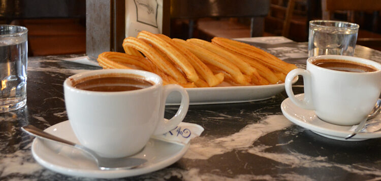 Mesa Hosteleria churros con chocolate