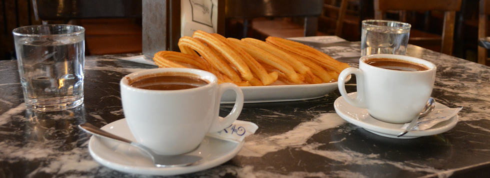 Mesa Hosteleria churros con chocolate